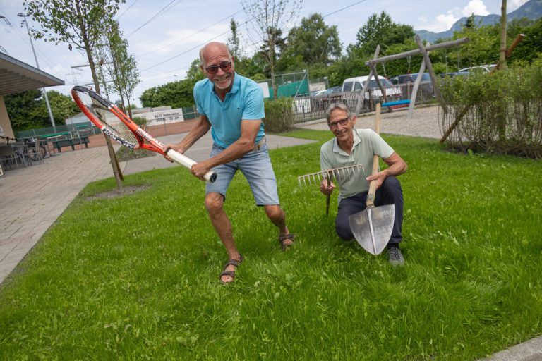 Beim TC Mäder haben sich Vereinsmitglied Kurt Ratz und Vorstandsmitglied Norbert Kilga engagiert an der Neugestaltung des Außenbereichs beteiligt.⇒Hartinger