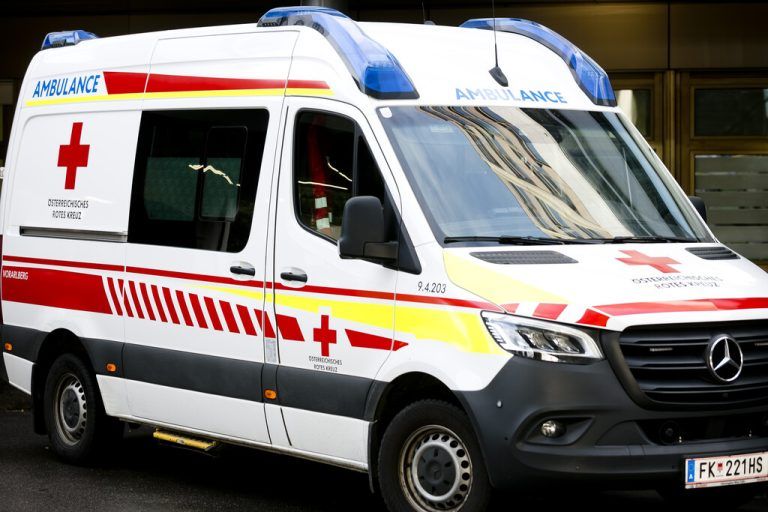 Der E-Biker wurde nach der Erstversorgung ins LKH Bludenz gebracht.⇒neue