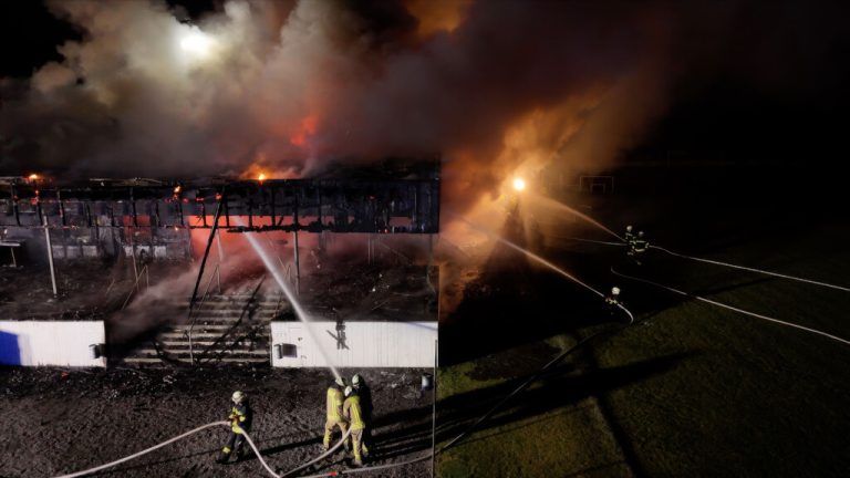 In den frühen Morgenstunden des 16. Dezember 2024 brannte das Klubheim vollständig nieder.⇒shourot