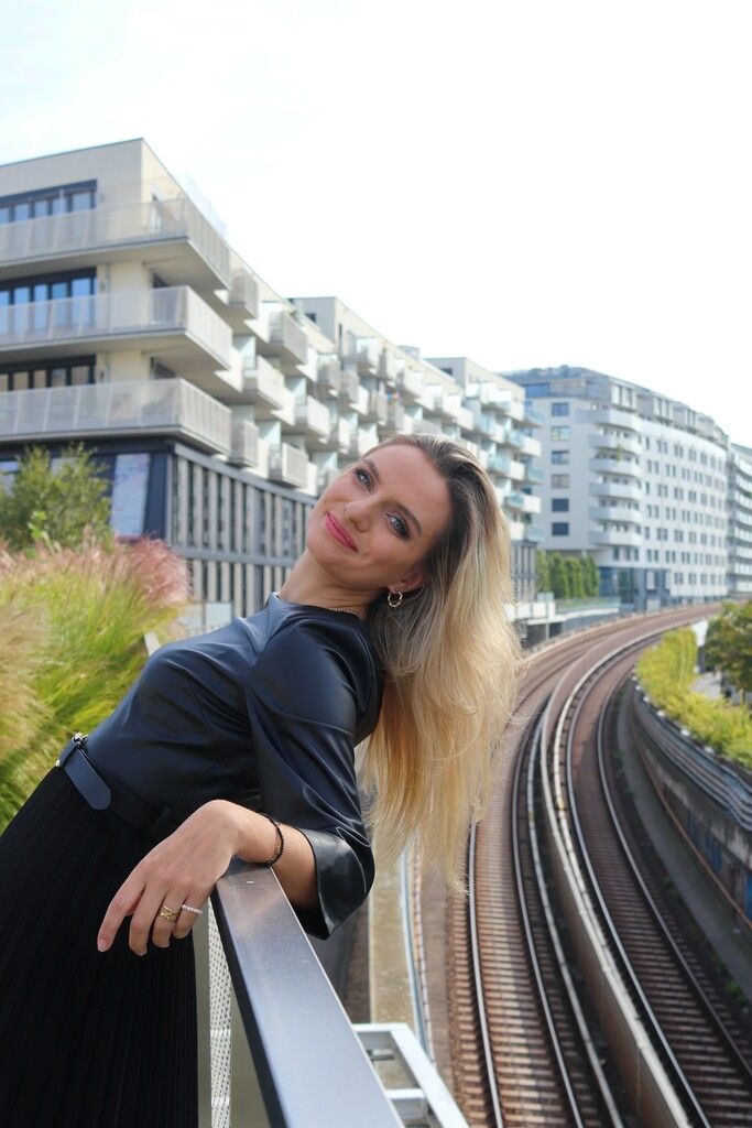 Jenna Vyne: „Nominiert zu sein, lässt mich ein wenig erleben, wie es ist, berühmt zu sein.“⇒Weinhandl