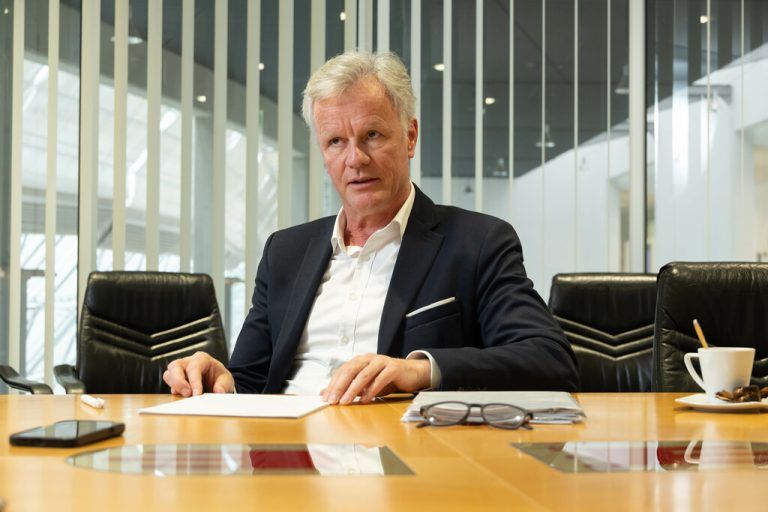 KHBG-Direktor Gerald Fleisch bestätigt im Interview die derzeitige Evaluierung.⇒Shourot (3), Hartinger (2)