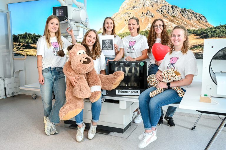Kinder konnten bei den „Teddy-Docs“ spielerisch lernen, wie Medizin funktioniert.⇒gesundheitszentrum bludenz
