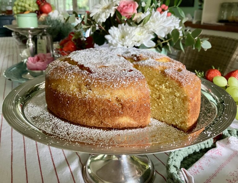 Mit ganzen Orangen, Olivenöl und einer Prise Liebe gebacken – ein fluffiger Kuchenklassiker, der Tage lang schmeckt.⇒Ulrike Hagen