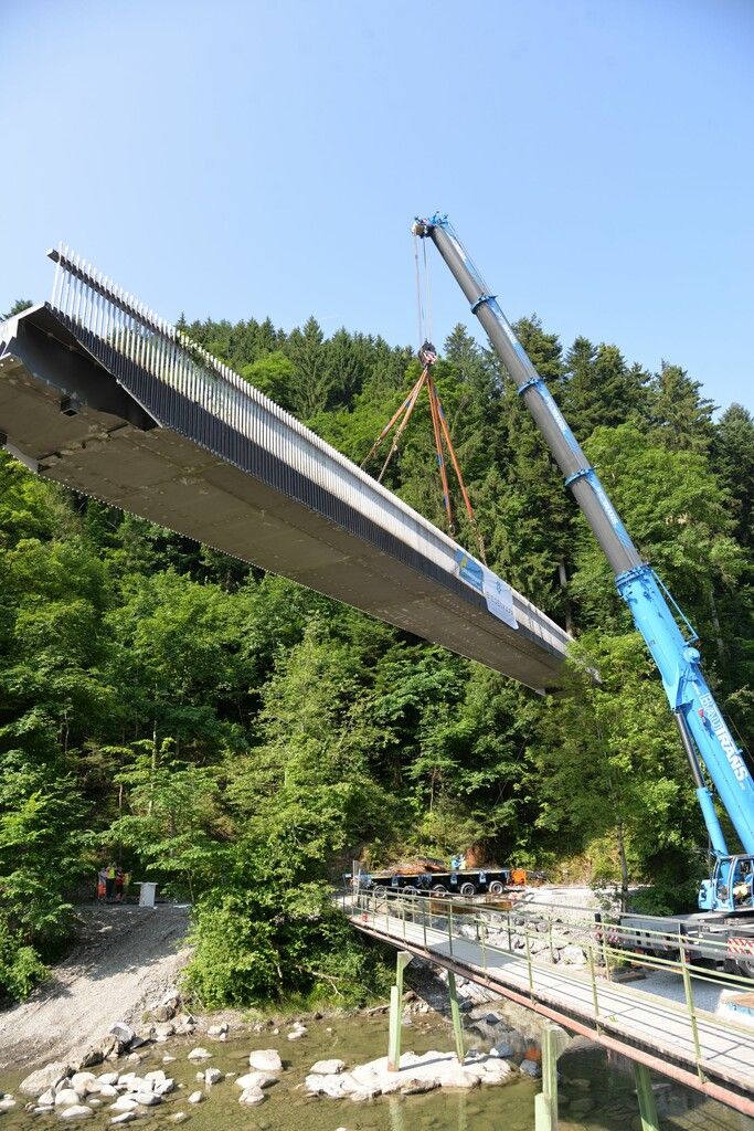 Neue Karren-Brücke erfolgreich eingehoben.⇒Stadt Dornbirn
