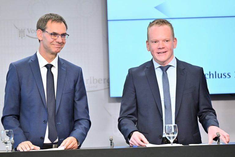 Präsentierten den Rechnungsabschluss 2024: Markus Wallner und Christof Bitschi.⇒serra