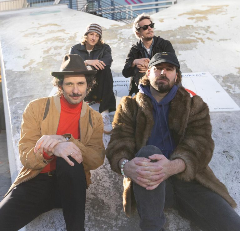 Tobias Fussenegger (hinten links), Fabian Natter, Tobias Jussel (vorne links) und Georg Pinter sind Jussel. ⇒Jussel
