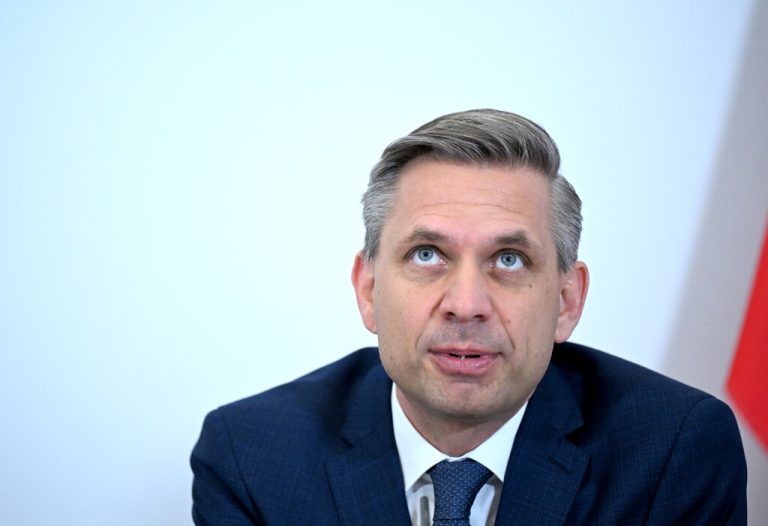 Wirtschaftsminister Wolfgang Hattmannsdorfer (ÖVP). ⇒APA/ROLAND SCHLAGER