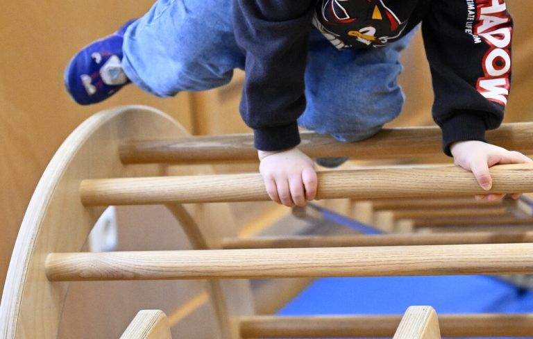 Der Katholische Familienverband fordert klare Kinderschutzregeln. ⇒apa