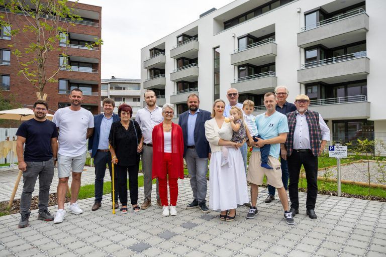 Die 28 Wohnungen und zwei Büroeinheiten wurden am Mittwoch in Anwesenheit von Bürgermeister Markus Fäßler übergeben. ⇒Rhomberg bau