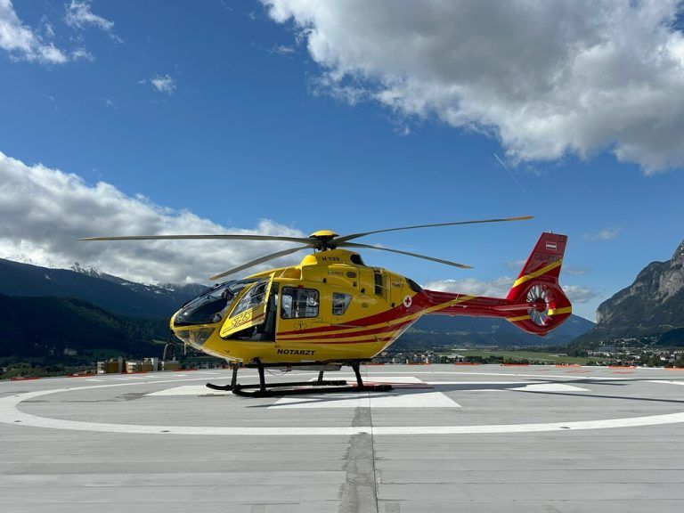 Ein Rettungshubschrauber von S.H.S., der jetzt zur Vorarlberger Firmengruppe Wucher Helicopter gehört. ⇒SHS
