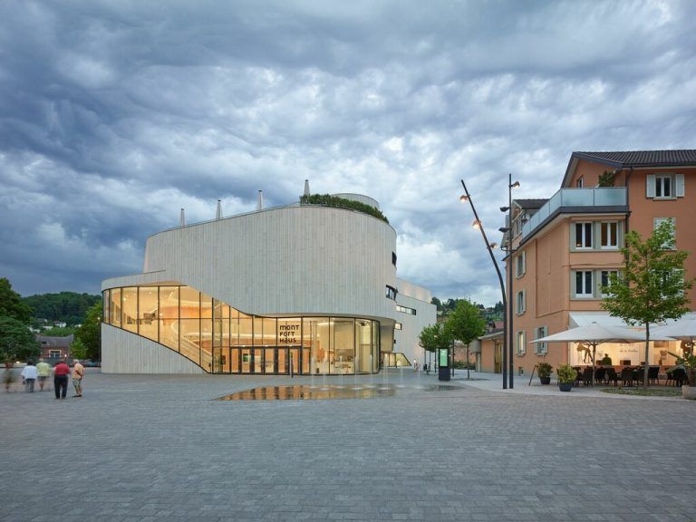 Die Turbulenzen rund um die Montforthaus Feldkirch GmbH der Stadt Feldkirch reißen nicht ab. ⇒Kurt Hoerbist