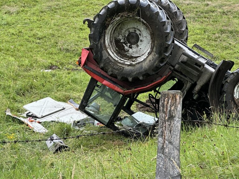 Mit Traktor überschlagen