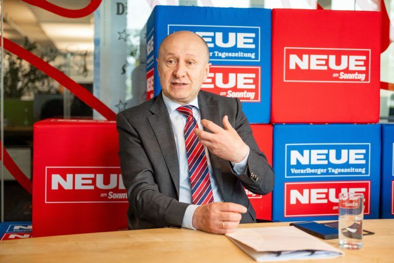 Für das Interview war Vasyl Khymynets in der NEUE-Redaktion zu Gast.⇒beate rhomberg