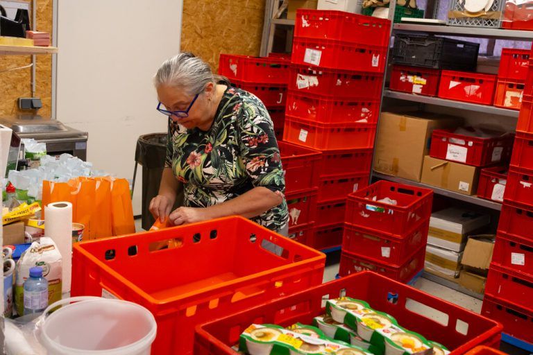 Im Lager in Vandans werden die Lebensmitel sortiert, umgepackt und weitergeleitet.⇒Hartinger