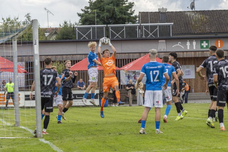 In einer knappen, umkämpten Partie verlor Aufsteiger und RLW-Rückkehrer FC Lustenau sein Debüt. ⇒Roland Paulitsch
