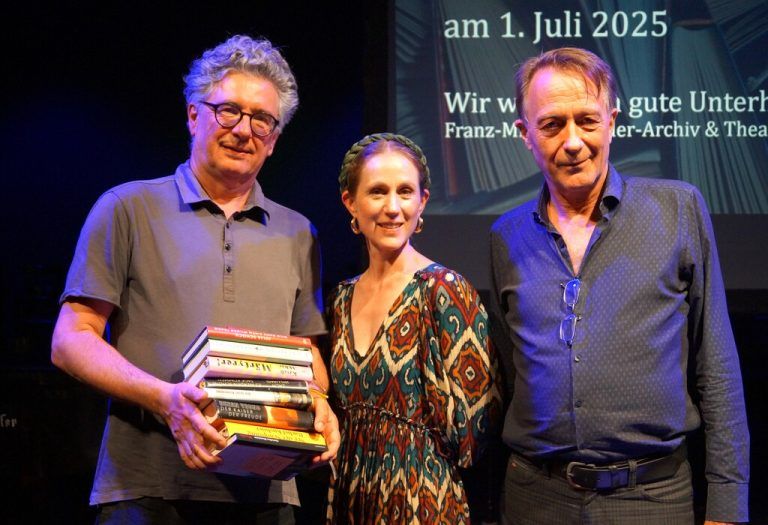Jürgen Thaler, Verena Rossbacher und Gerald Futscher geben Buchempfehlungen für die Sommerlektüre.⇒Ritter (7)