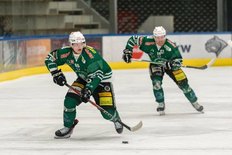 Julian Wempe im Trikot des EC Bregenzerwald im Spiel gegen HC Gherdeina im Dezember des vergangenen Jahres. ⇒Dietmar Stiplovsek