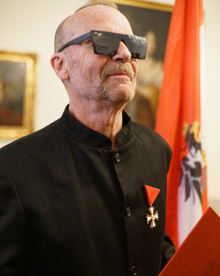 Künstler und Preisträger Wolfgang Flatz.⇒Flatz museum