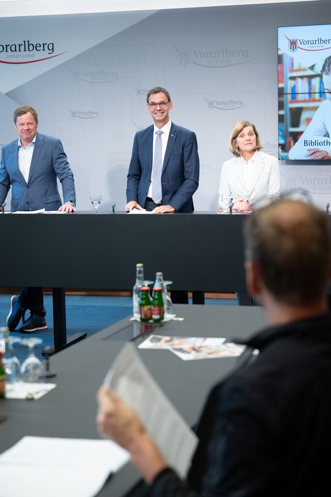 Landeshauptmann Wallner und Landesrätin Schöbi-Fink im letzten Pressefoyer. ⇒VLK