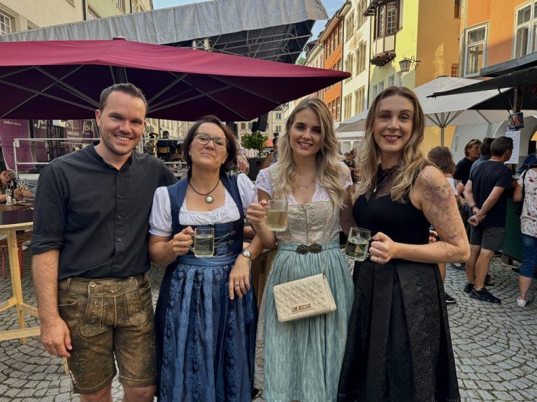 Lukas Debortoli, Christiane Enzenhofer, Simone Koch und Julia Dona vom Stadtmarketing.⇒Lutz (7)