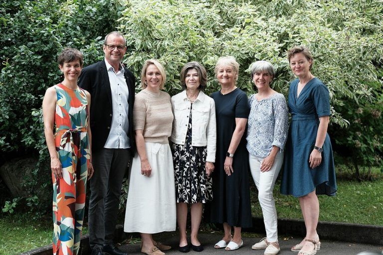 V.l.: Isabelle Goller, Bertram Strolz, WKV-Direktor-Stv. Gudrun Petz-Bechter, Monika Steurer, Ursula Rigger, Bianka Hellbert, Isabella Natter-Spets.⇒WKV/Vrabl