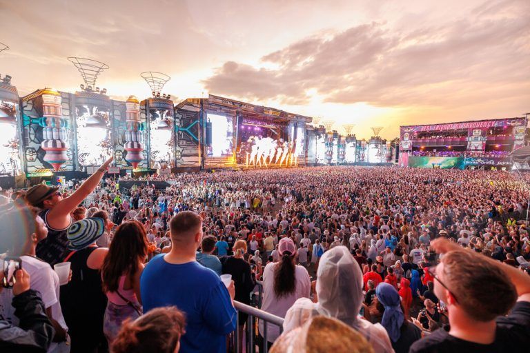 Das Musikfestival rechnet mit einem täglichen Andrang von über 40.000 Besuchern. ⇒APA