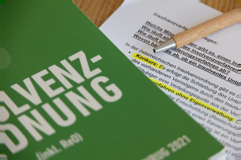 Das Unternehmen hat rund 31.000 Euro Verbindlichkeiten.⇒ hartinger
