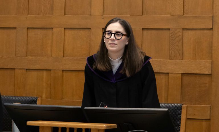 Richterin Sabrina Tagwercher (oben) und Verteidiger Patrick Beichl (unten).⇒hartinger (2)