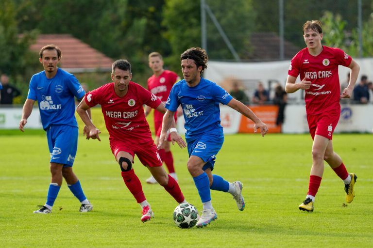 FCD-Coach Heinz Fuchsbichler musste lange zittern, konnte dann aber vor 800 Zuschauer am Admira-Platz doch noch jubeln. Stiplovsek (3)