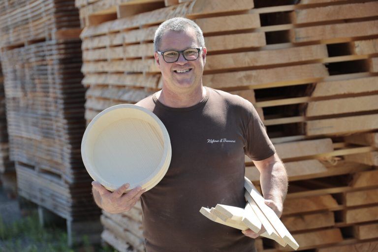 Früher gab es in Vorarlberg in jedem Dorf einen Küfer, der Tröge, Fässer und andere Gefäße aus Holz herstellte.⇒Hartinger