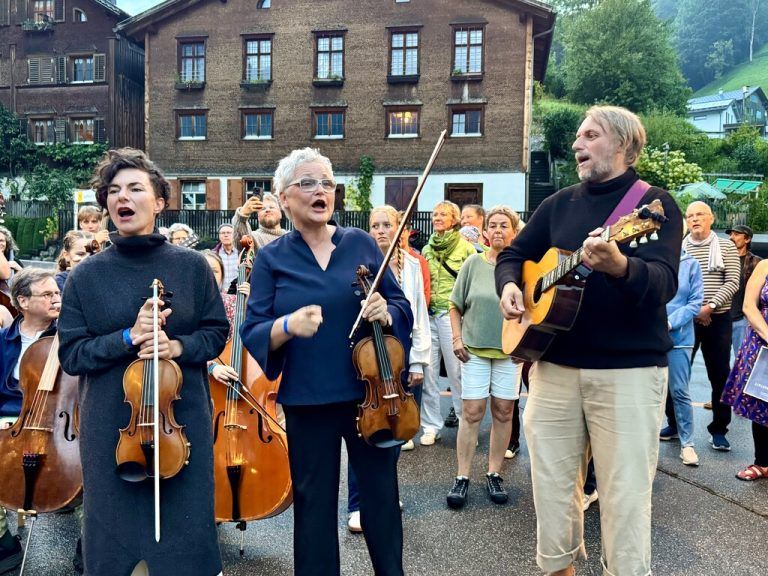 Irma Maria Troy-Prieth, Eveline Fink-Mennel und Markus Prieth begeisterten.⇒Lutz (7)