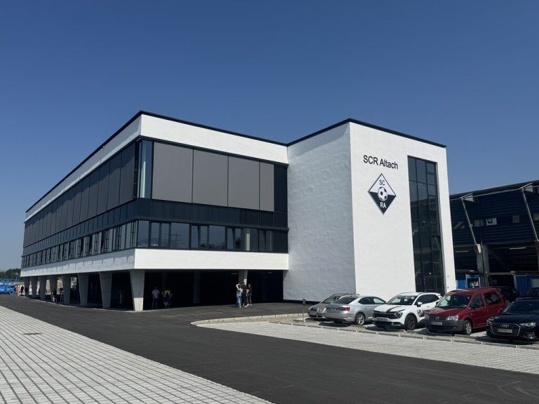 Hinter den Mauern beim SCR Altach kam es durch einen Ex-Angestellten mutmaßlich zu fortlaufend schweren Machtmissbräuchen.⇒Franz Lutz