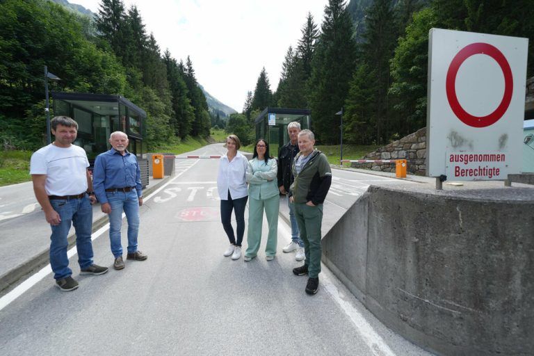 Kurt Klehenz, Albert und Ricarda Schöpf, Walburga Schneeweiß, Peter Walter aus Galtür und Günther Pfeifer haben mit der schwierigen Situation zu kämpfen.⇒Stiplovsek