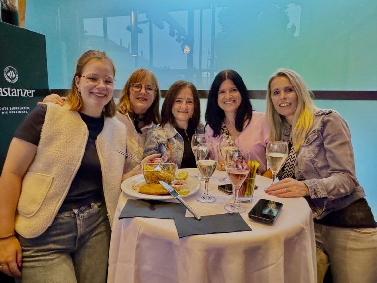 „Mädelsabend“ mit Flo, Andrea, Marlene, Bianca und Silvia.⇒Lutz (7)