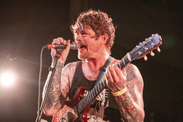 Osees-Frontmann John Dwyer dirigierte seine Band mit perfekt getimten Gitarreneinsätzen.⇒furxer