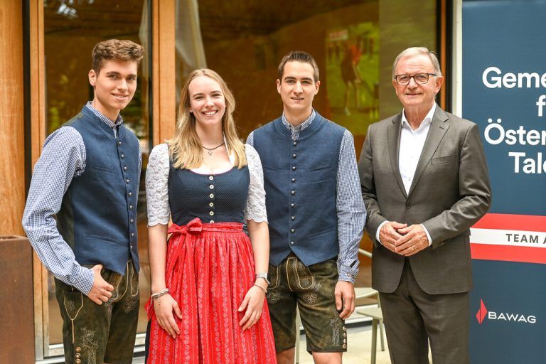 WKV-Präsident Karlheinz Kopf mit den EM-Teilnehmern Sandro Flatz, Elena Mathis und Markus Manser. Auf dem Foto fehlt Deniz Mutun, der beim gestrigen Pressetermin verhindert war.⇒wkv