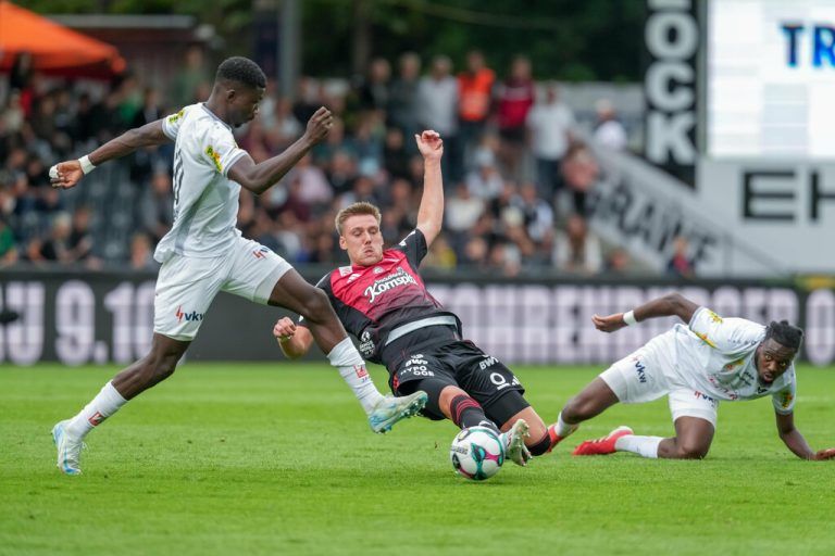 Applaus vom Trainer für die starke Leistung seiner Elf.
