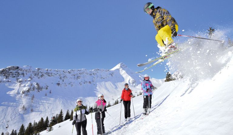 Auch in der Saison 2025/26 machen die Skikarten-Preise wieder einen Sprung nach oben. ⇒Vorarlberg Tourismus/Mallaun