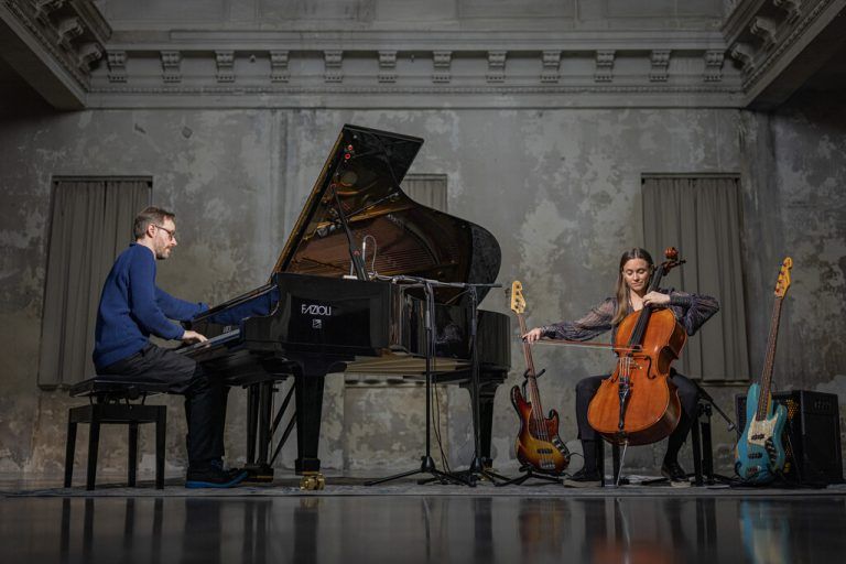 David Helbock und Julia Hofer. Die Cellistin ist heuer in der Kategorie “Best Newcomer” für den Österreichischen Jazzpreis nominiert.⇒Koller