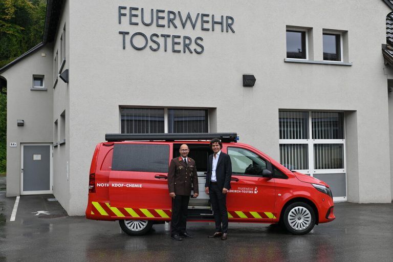 Die Fahrzeugübergabe mit Bürgermeister Rädler. ⇒⇒stadt feldkirch