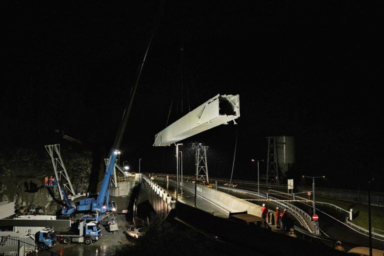 Durch die Förderbandbrücke werden Tausende Lkw-Fahrten vermieden. ⇒Medienzoo/Land Vorarlberg