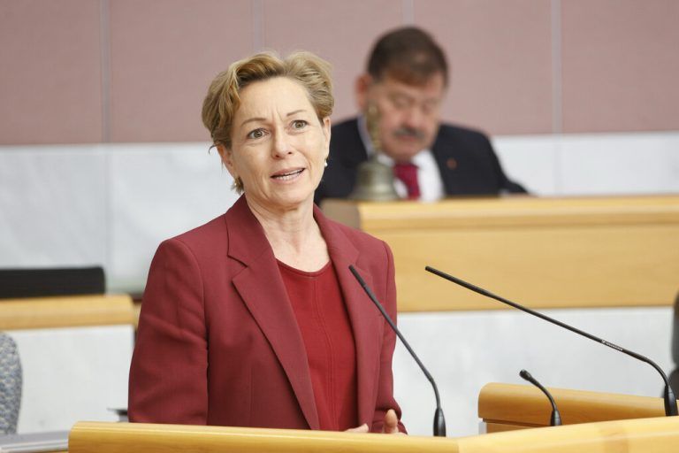 Gesundheitslandesrätin Martina Rüscher. ⇒Shourot