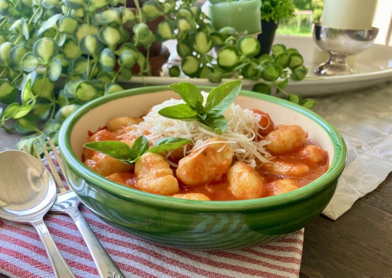 Handgemachte Gnocchi mit aromatischer Tomatensauce aus frischen Tomaten, Basilikum und einem Hauch von Muskat.⇒Ulrike Hagen