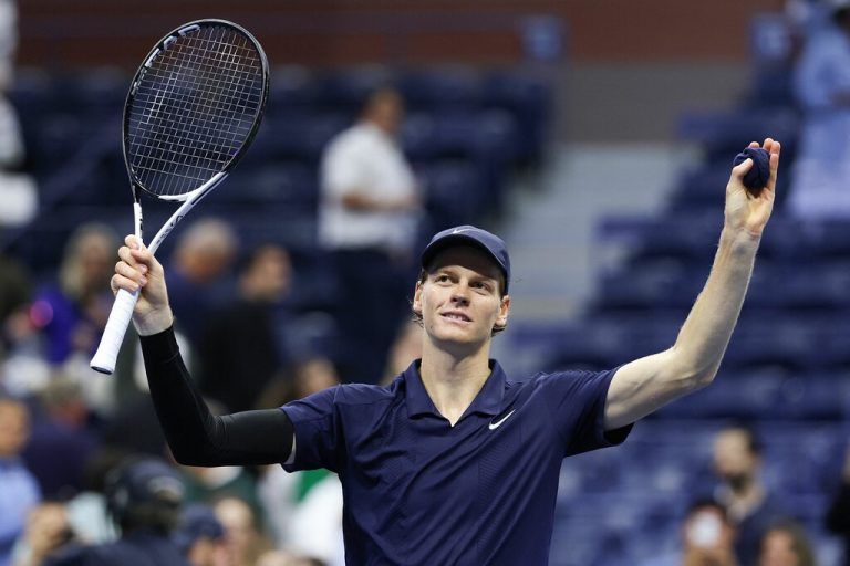 Jannik Sinner braust im Eilzugtempo von Sieg zu Sieg. Bei den US Open kann der Südtiroler nun Historisches leisten.⇒ AFP