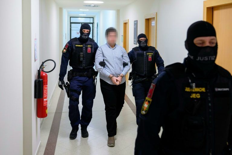 Jugendlicher soll sich nach einem beabsichtigten Attentat am Wiener Hauptbahnhof wieder für IS betätigt haben. ⇒APA