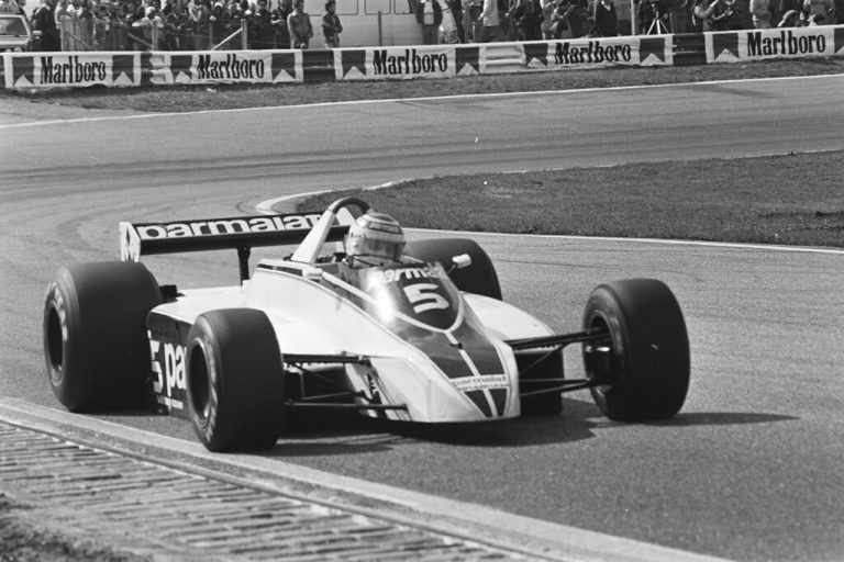 Links: Nelson Piquet in seinem Brabham beim Großen Preis der Niederlande am 31. August 1980, den er gewonnen hat. ⇒Wikipedia (2), GEPA
