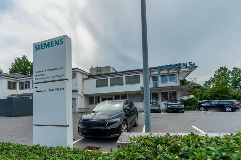 Siemens kehrt der Landeshauptstadt nach Jahrzehnten den Rücken. Niederlassungsleiter Mike Pichler (kl. Foto)möchte dazu nichts sagen.⇒Stiplovsek