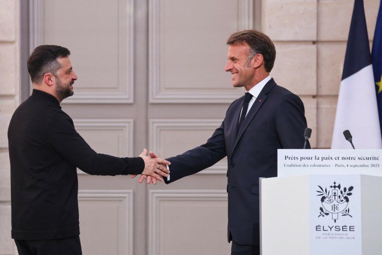 Ukraines Präsident Volodymyr Zelensky und Frankreichs Oberhaupt Emmanuel Macron sind sich einig: Frieden lässt sich nur gemeinsam erreichen.⇒AFP