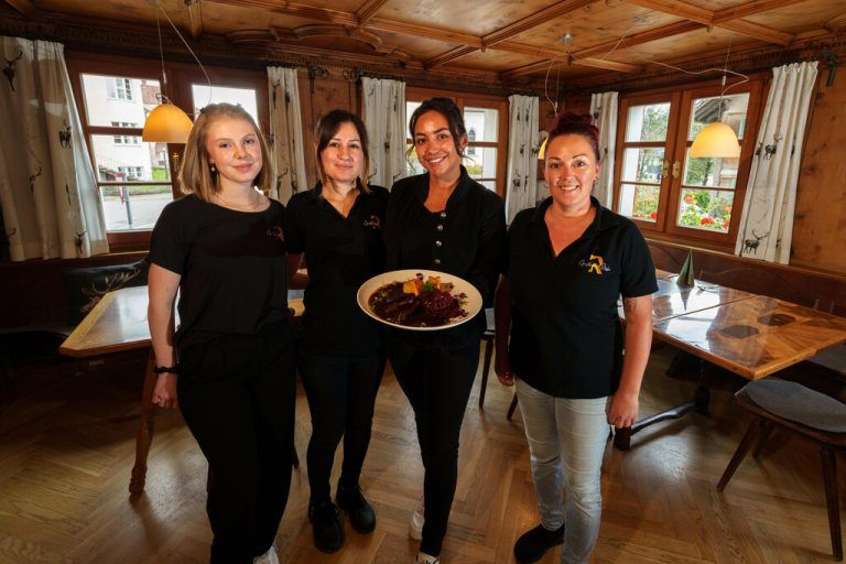 V.l.: Lisa, Wali, Geschäftsführerin Riccarda und Sabrina.STIPLOVSEK
