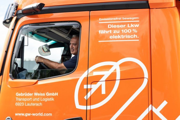 Zwei E-Lkw sind in Lauterach im Einsatz. ⇒Gebrüder weiss